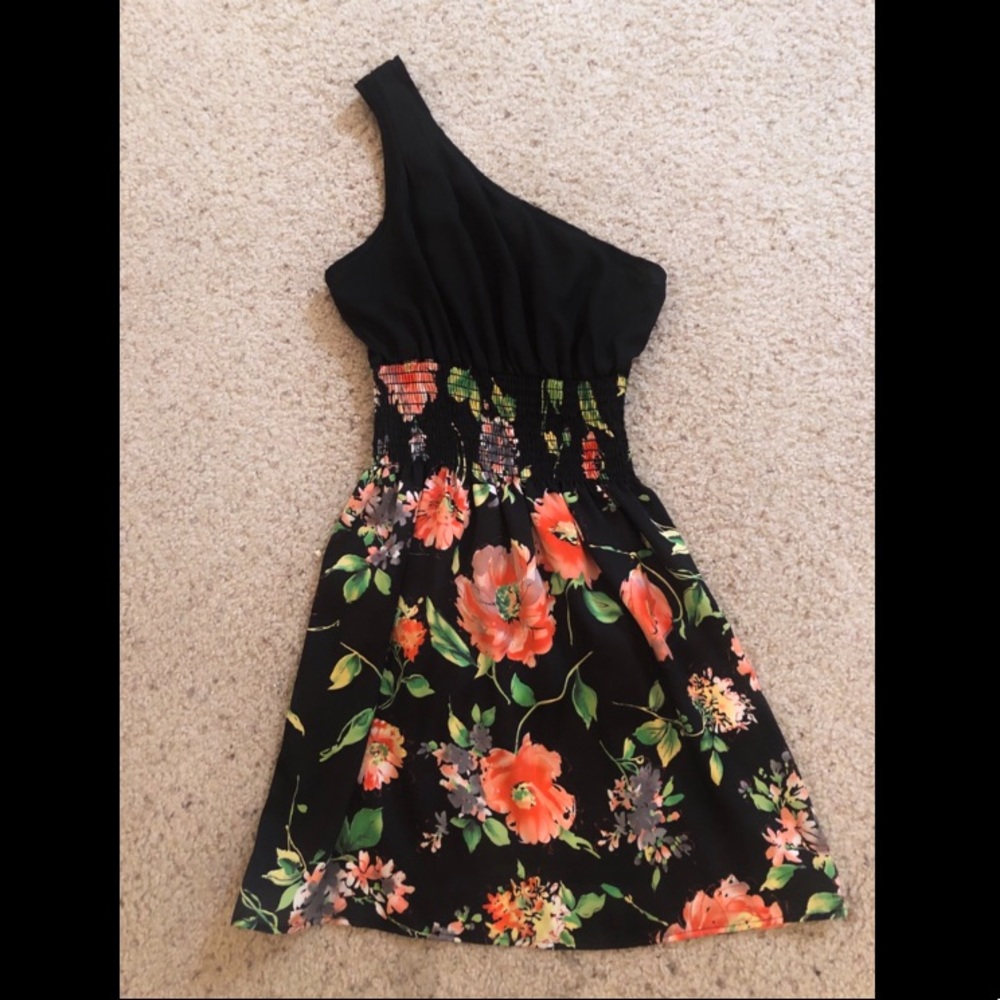 Lulu’s Silk Floral Dress 🌸